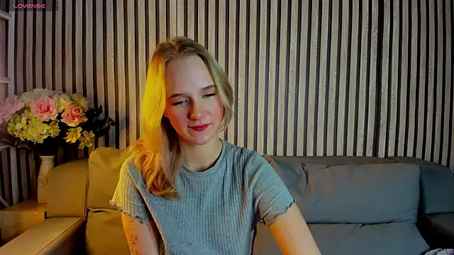 Snapshot of Casey_Sweeet chatting on October 19, 4:07 pm Casey Sweeet online show from October 19, 4:07 pm