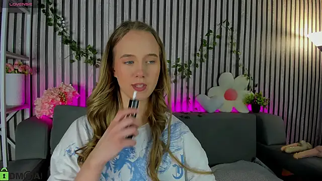 Casey Sweeet online show from March 3, 12:11 pm