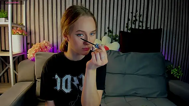 Casey Sweeet online show from March 14, 9:26 am