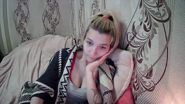 AlissaClark online show from April 16, 8:20 pm