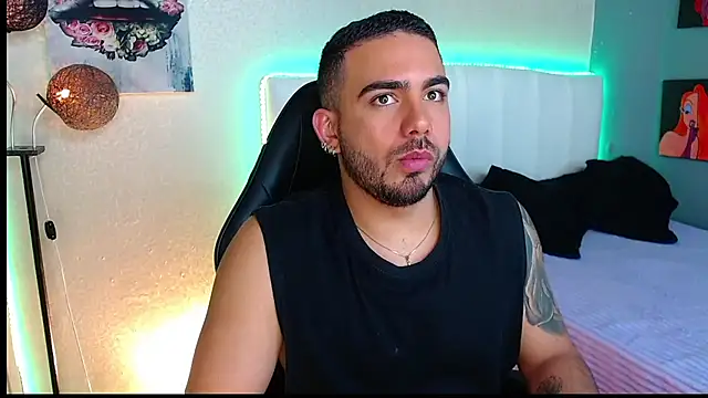 adamhairy online show from May 26, 7:43 pm