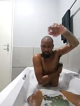 Snapshot of mojaymort chatting on November 11, 6:13 am mojaymort online show from November 11, 6:13 am