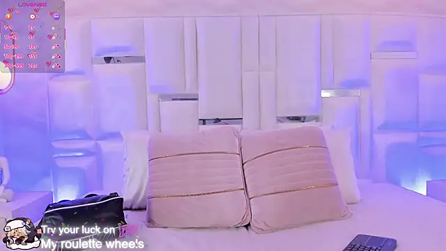 Im Molly Angel online show from February 22, 7:45 pm