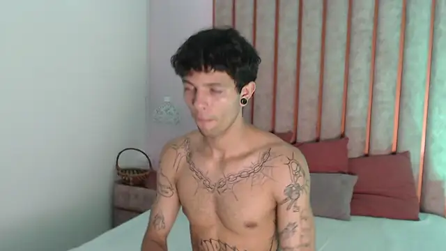 Snapshot of Enzo_Hunter chatting on September 30, 3:55 am Enzo Hunter online show from September 30, 3:55 am