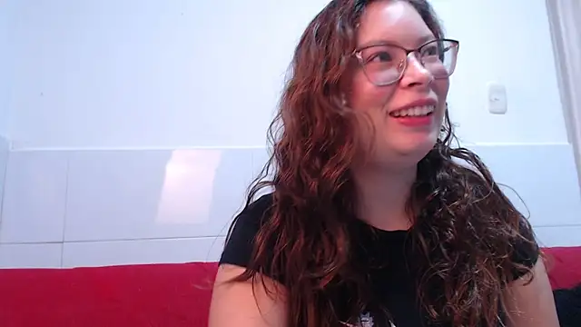 Snapshot of zoewhite2 chatting on October 25, 7:08 pm zoewhite2 online show from October 25, 7:08 pm