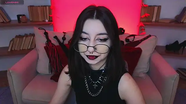 Snapshot of Mistress__Marcelline chatting on October 11, 9:52 am Mistress Marcelline online show from October 11, 9:52 am