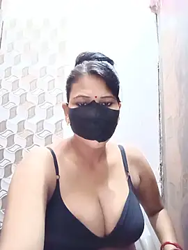 Snapshot of varnika chatting on June 18, 12:53 pm varnika online show from June 18, 12:53 pm
