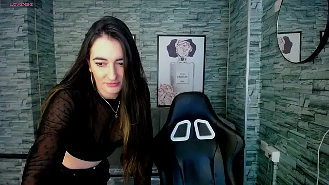 Snapshot of Soffi_betacur_b chatting on October 1, 3:23 am Soffi betacur b online show from October 1, 3:23 am
