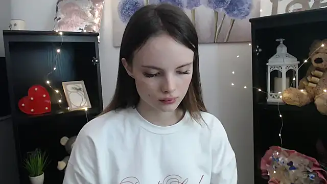 Ariella ari online show from September 24, 12:30 pm