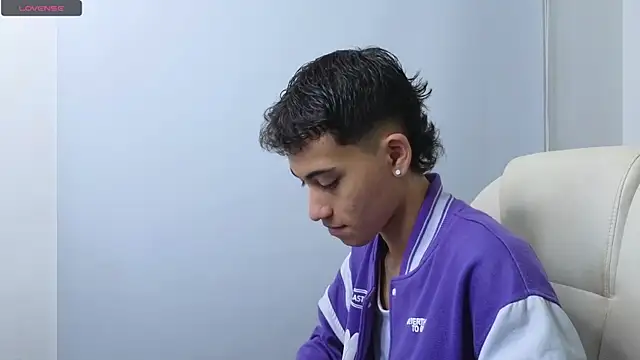 yulian vasquez online show from September 15, 12:16 pm