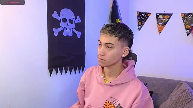 yulian vasquez online show from October 17, 12:19 pm