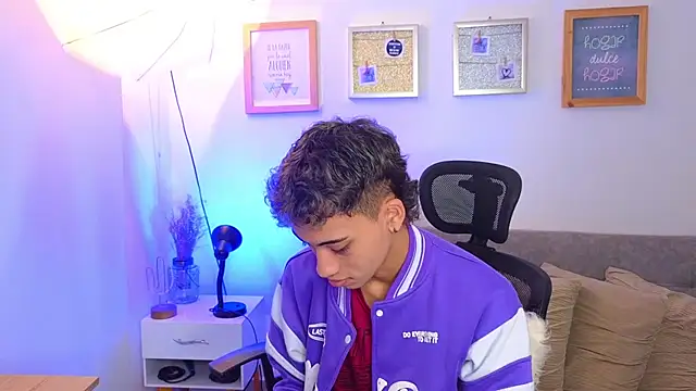 yulian vasquez online show from November 5, 12:27 pm