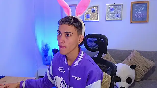 yulian vasquez online show from December 18, 12:22 pm