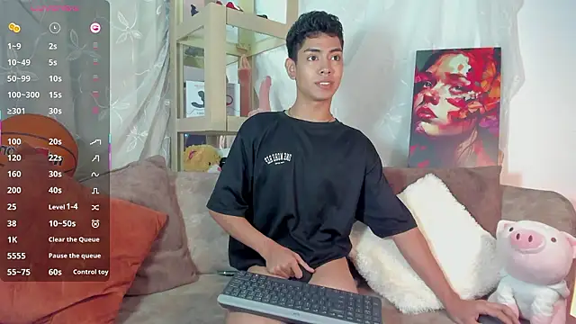 LoganTwink18 online show from March 28, 12:27 pm