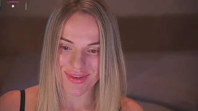 Vanille Mystery online show from April 11, 1:32 am