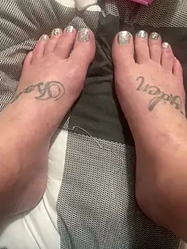 kmaddycakes1 online show from February 26, 9:30 am