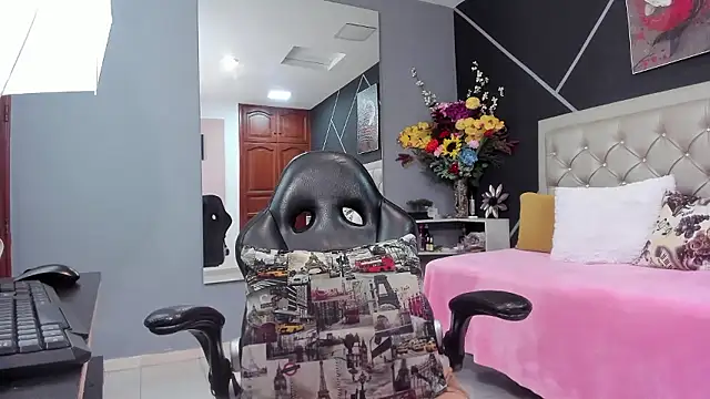 kris milff online show from January 8, 9:28 pm