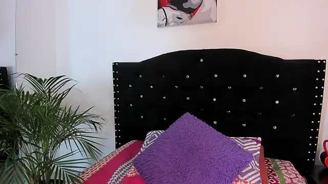 Snapshot of abby_jones2 chatting on June 4, 1:11 am abby jones2 online show from June 4, 1:11 am