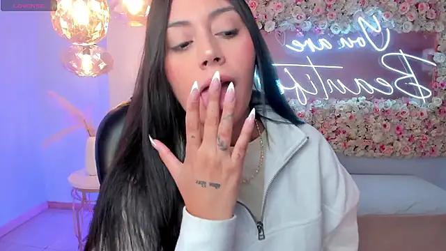 AmbarJames  online show from December 14, 11:15 am