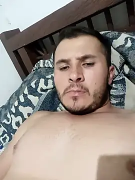 Snapshot of santiii___12 chatting on November 17, 5:02 am santiii 12 online show from November 17, 5:02 am