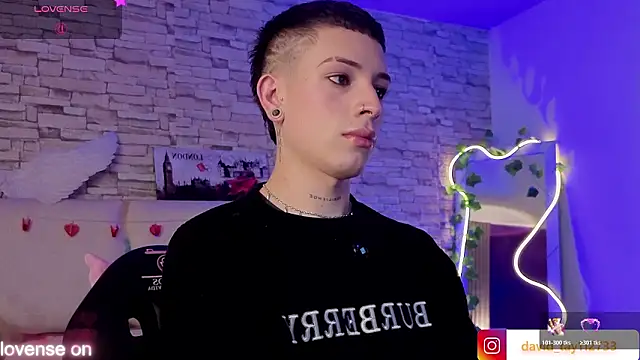 boyfox tay online show from February 17, 7:20 pm