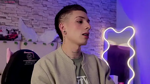 boyfox tay online show from February 19, 7:21 pm