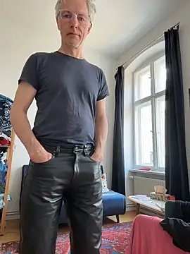 SexyLeon8 online show from April 11, 5:56 am