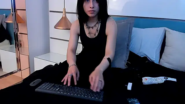 Ashkoreh online show from December 4, 9:45 pm