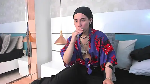 Ashkoreh online show from February 21, 7:48 pm