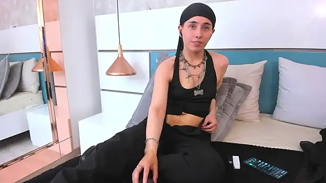 Ashkoreh online show from March 3, 8:48 pm