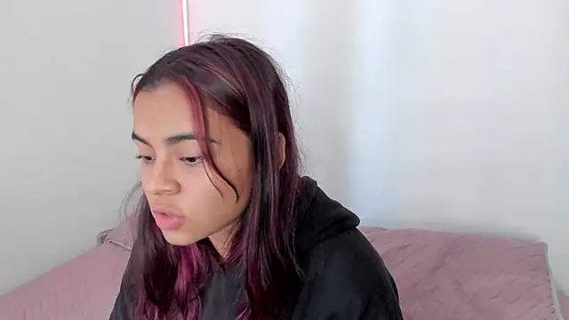 valy shyness online show from September 18, 6:54 pm