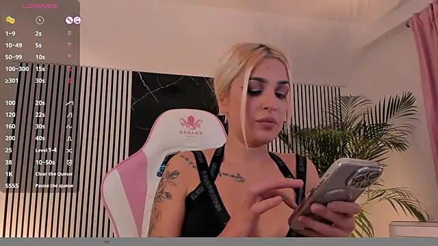 daisyblushh online show from October 27, 7:40 pm