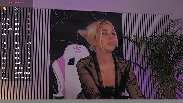 daisyblushh online show from November 10, 7:35 pm