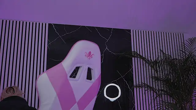 daisyblushh online show from December 4, 5:32 pm