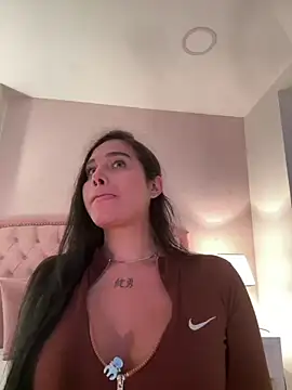 Snapshot of Bella__Wood chatting on July 19, 8:34 pm Bella Wood online show from July 19, 8:34 pm