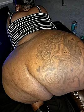 Thickkemzz41 online show from October 14, 11:38 pm