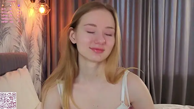 ElvinaRose online show from April 18, 4:27 am