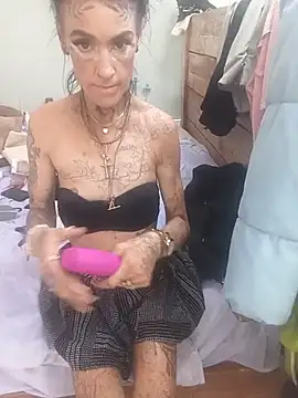 Snapshot of Tannedtattooed69 chatting on June 24, 4:50 pm Tannedtattooed69 online show from June 24, 4:50 pm