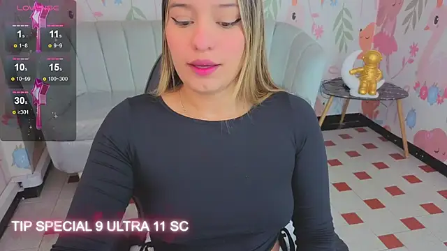 Snapshot of Paris09_v_ chatting on February 12, 3:34 am Paris09 v online show from February 12, 3:34 am