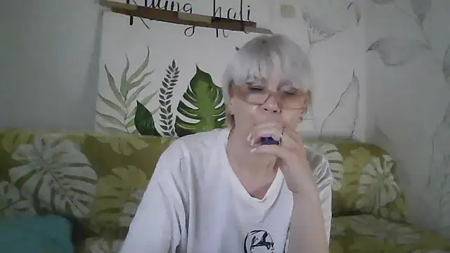 Catty Lady online show from November 12, 5:57 pm