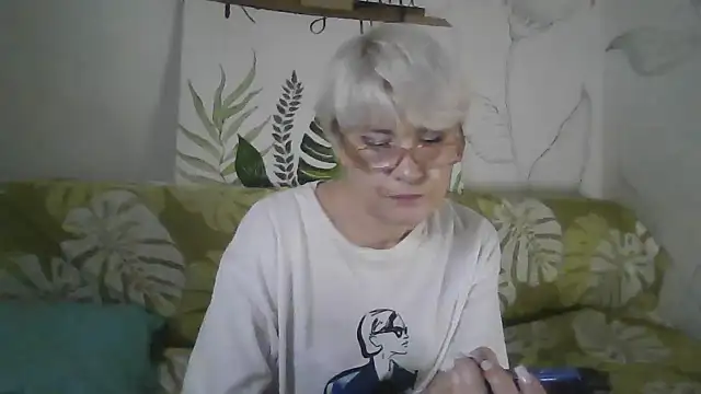 Catty Lady online show from November 18, 6:34 pm