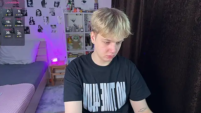 Snapshot of olivertasty chatting on March 1, 2:52 pm olivertasty online show from March 1, 2:52 pm