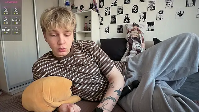 Snapshot of olivertasty chatting on April 1, 3:42 pm olivertasty online show from April 1, 3:42 pm