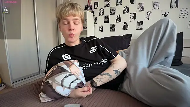 Snapshot of olivertasty chatting on April 2, 3:31 pm olivertasty online show from April 2, 3:31 pm