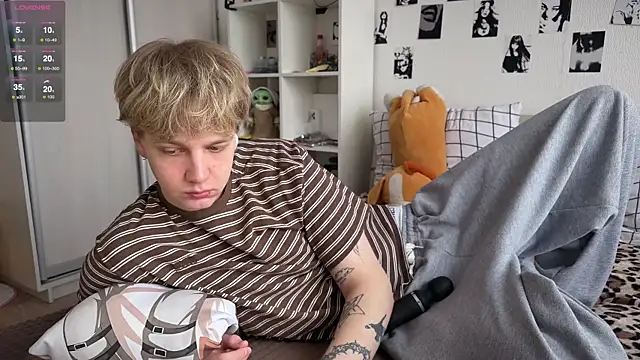 Snapshot of olivertasty chatting on April 15, 12:12 pm olivertasty online show from April 15, 12:12 pm