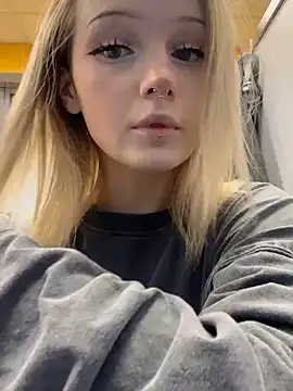 Snapshot of softlyblessed chatting on October 8, 9:01 pm softlyblessed online show from October 8, 9:01 pm