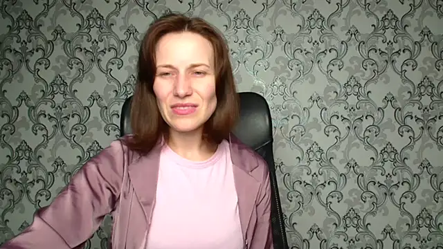 Kelly Kisss online show from December 5, 1:20 pm