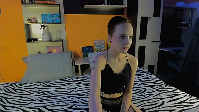 Snapshot of SammySccott chatting on January 18, 6:17 am SammySccott online show from January 18, 6:17 am