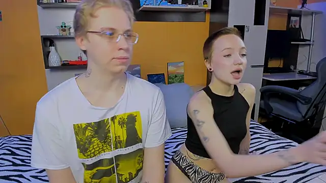 Snapshot of SammySccott chatting on February 24, 10:24 am SammySccott online show from February 24, 10:24 am