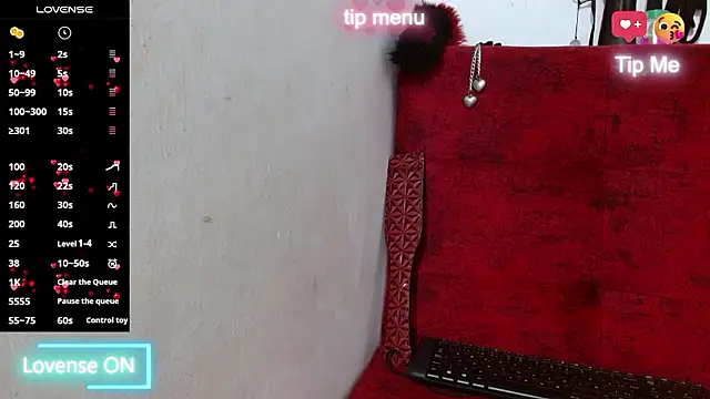 Snapshot of naomi_powel chatting on January 19, 3:32 am naomi powel online show from January 19, 3:32 am